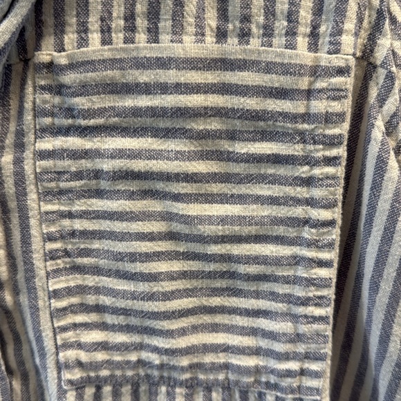 Universal Threads Button Down short sleeve - Picture 3 of 5